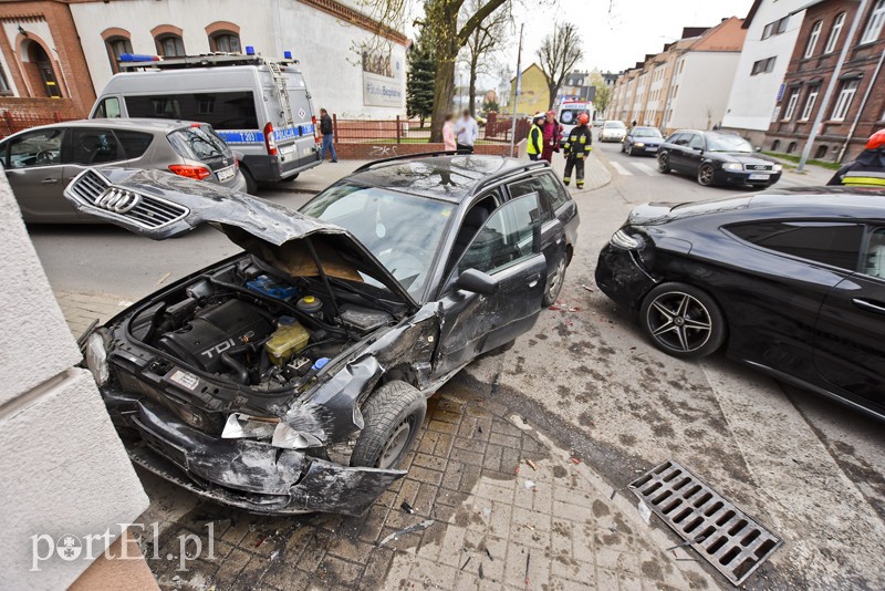 Kolizja audi z mercedesem na ul. Malborskiej