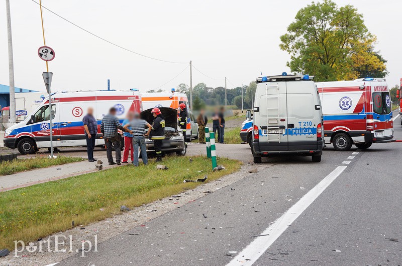 Wypadek w Kazimierzowie: dwie osoby w szpitalu