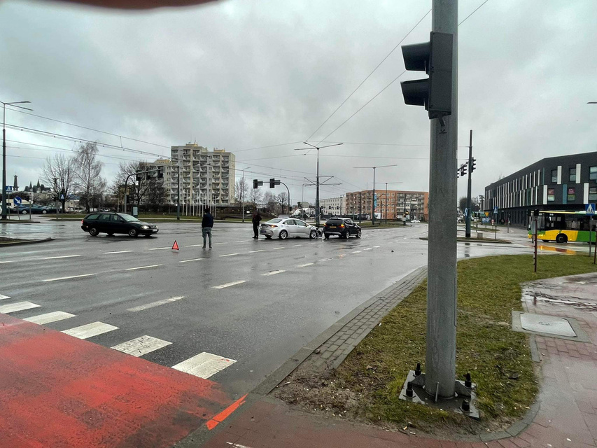  Kolizja na skrzyżowaniu Plk. Dąbka i Teatralnej