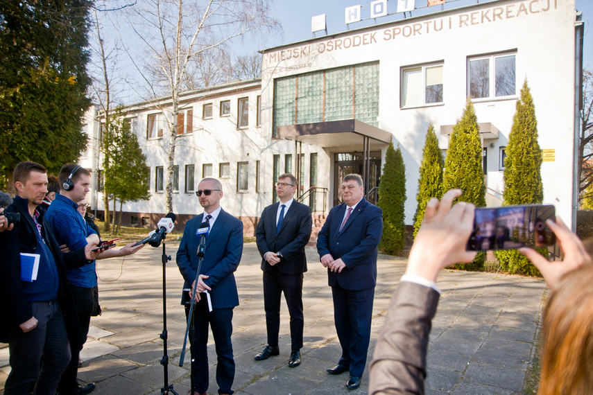 Znaleźli schronienie w byłym hotelu przy Brzeskiej