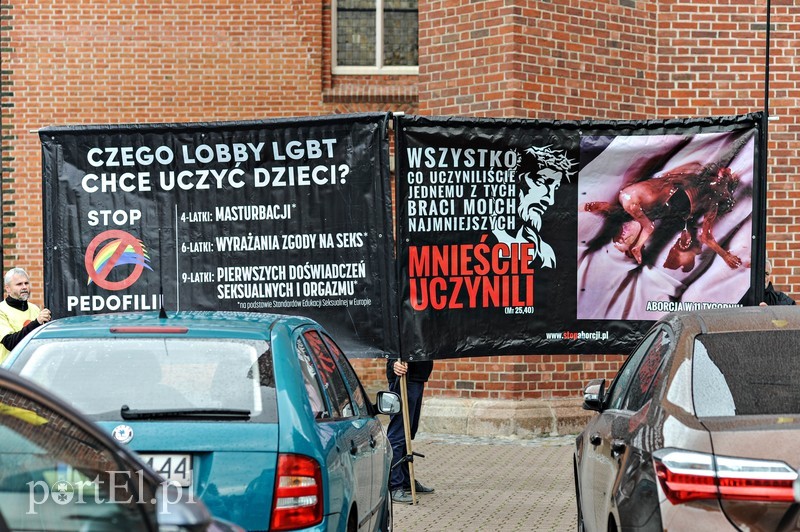 Protestujący:Pycha w kościele katolickim jest najgorszym grzechem