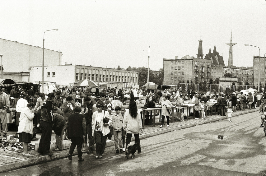Elbląski handel międzynarodowy przy ul. Teatralnej (w obiektywie Henryka Myślińskiego)