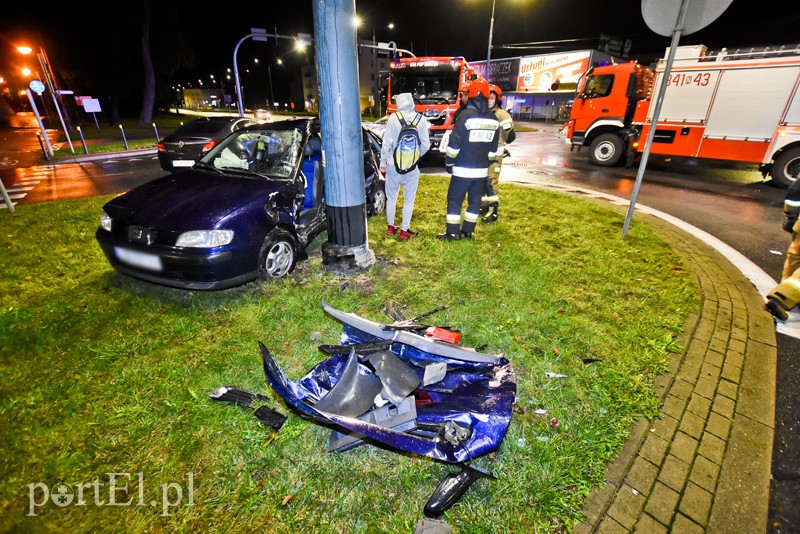 Zderzenie seata z oplem wieczorową porą