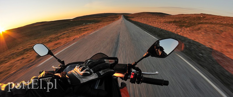  Na motocyklu z aparatem w ręku