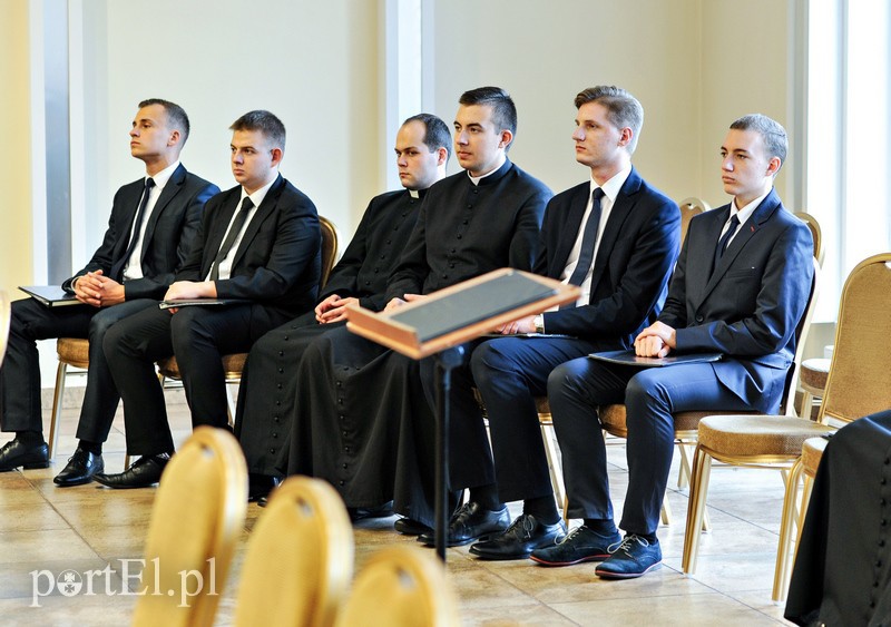 Modlą się i uczą