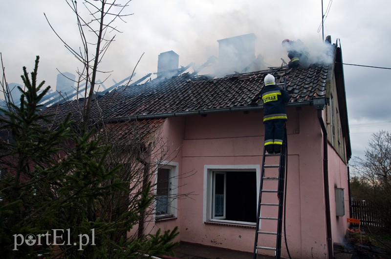  Mieszkańcy skakali przez okno. Pożar pod Pasłękiem