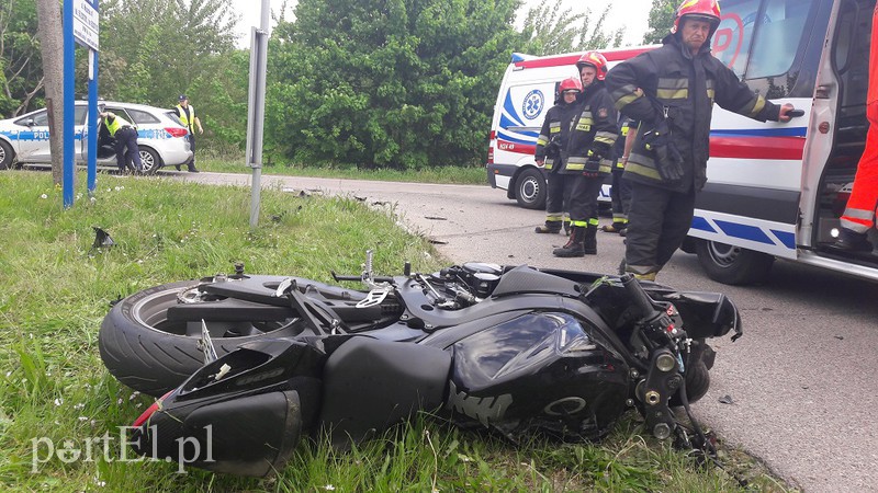 Motocyklista zderzył się z ciężarówką