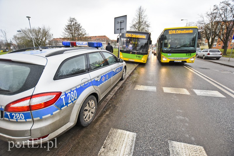 Kobieta potrącona przez autobus na ul. Mickiewicza