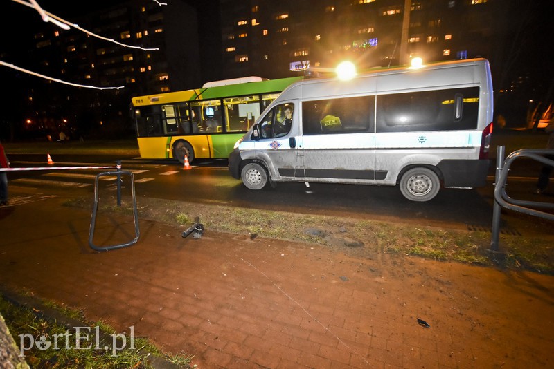 Potrącenie na al. Odrodzenia, 76-letnia kobieta w szpitalu