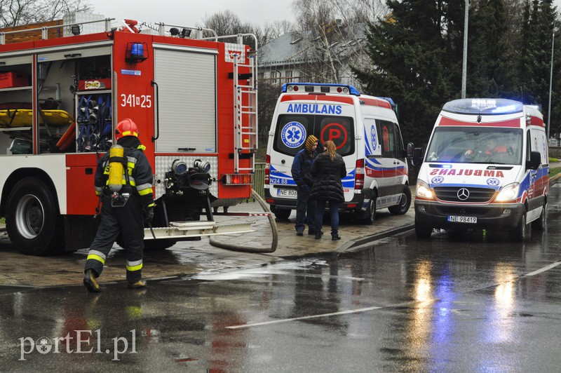 Ogień w mieszkaniu, lokator poparzony