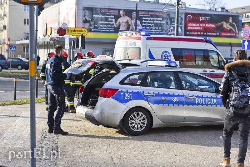 Potrącenie kobiety na przejściu dla pieszych