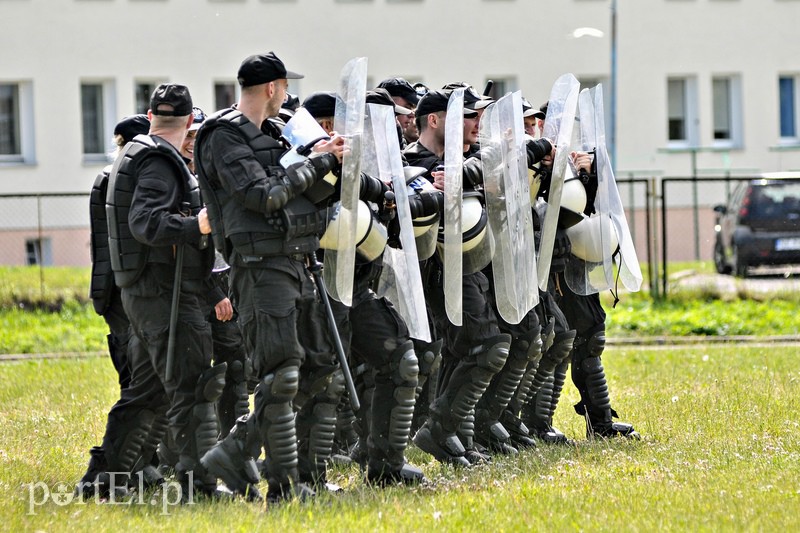 Policja kontra kibice na stadionie