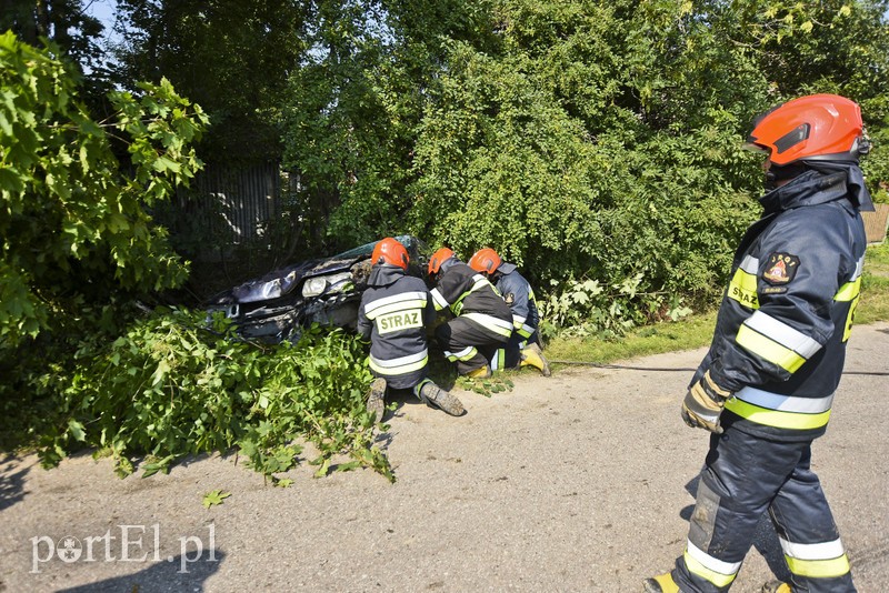 Wymusiła pierwszeństwo i dachowała