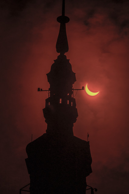 Księżyc pożarł Słońce