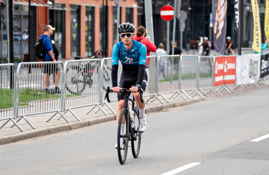 Ścigali się na szosie i rolkach. Road Race w Elblągu