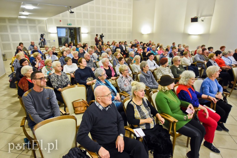 Seniorzy kierują się na zdrowie