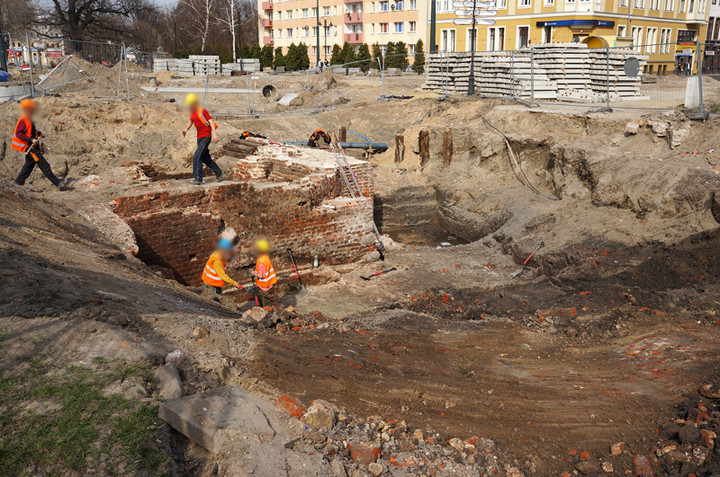 Prace archeologiczne przy Pl. Słowiańskim