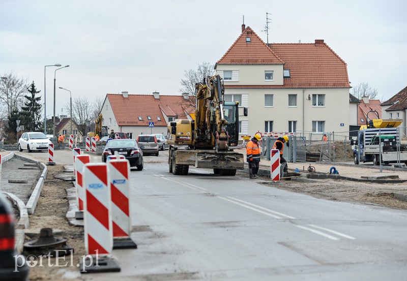 Tak powstaje rondo na Lotniczej