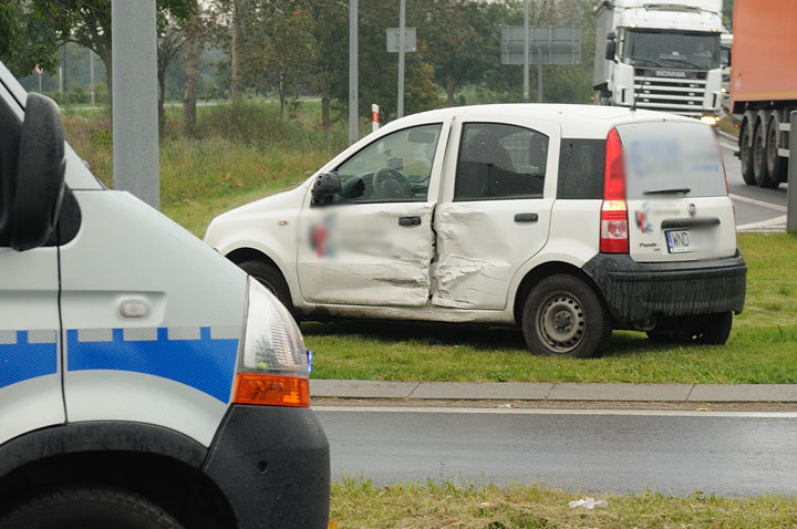 Zderzenie trzech aut w Kazimierzowie