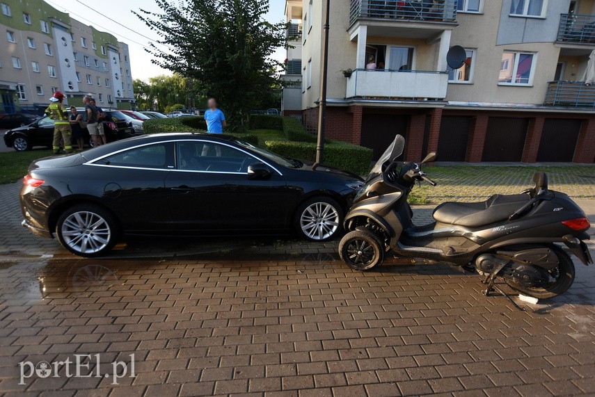 39-latek nie zapanował nad trójkołowcem i uderzył w auto