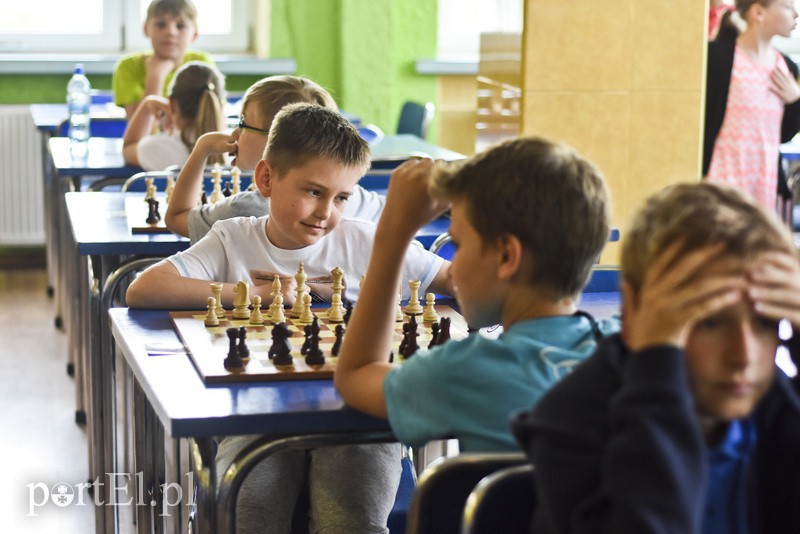 Pion na d5 i można zaczynać