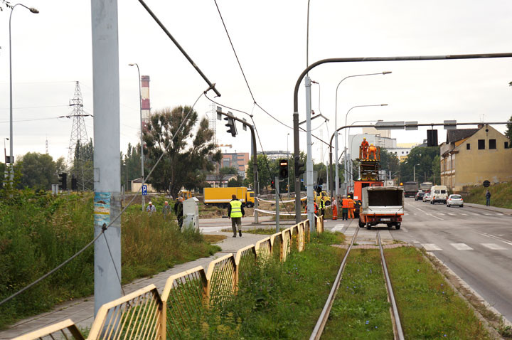 Wywrotka zerwała trakcję tramwajową