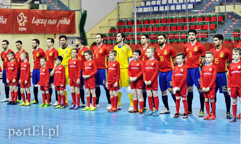 Kanonada Hiszpanów na inaugurację eliminacji