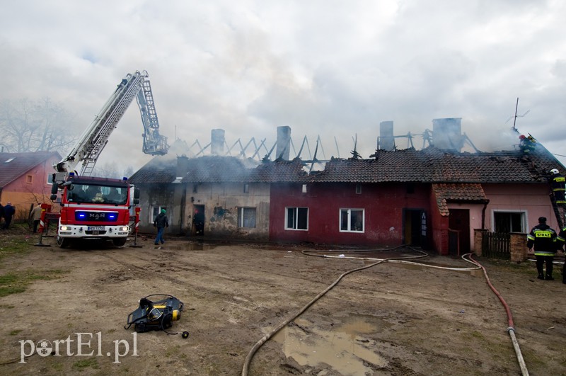  Mieszkańcy skakali przez okno. Pożar pod Pasłękiem