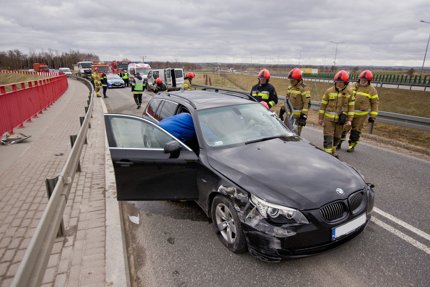 Wypadek bmw z oplem na starej siódemce