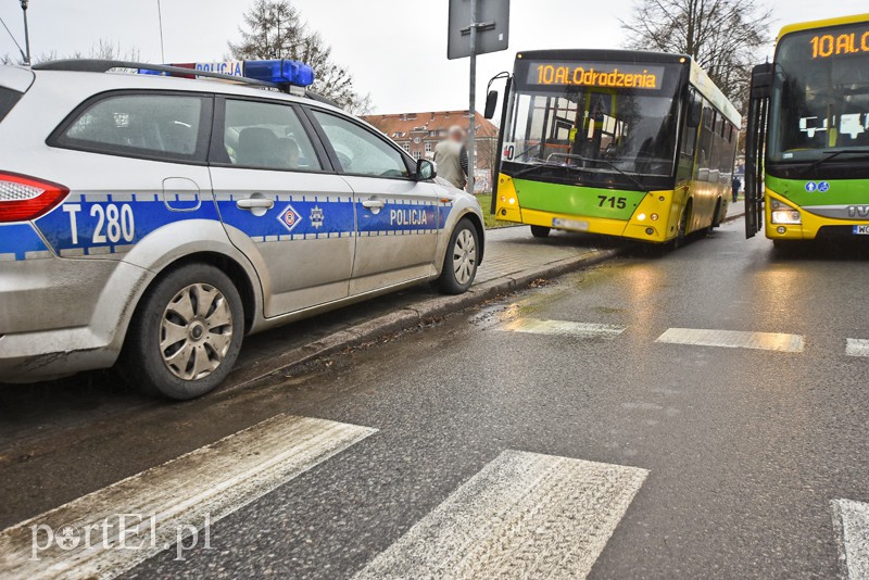 Kobieta potrącona przez autobus na ul. Mickiewicza
