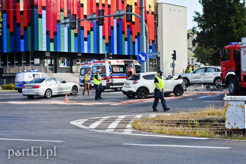 Zderzenie nissana z audi pod szkołą muzyczną