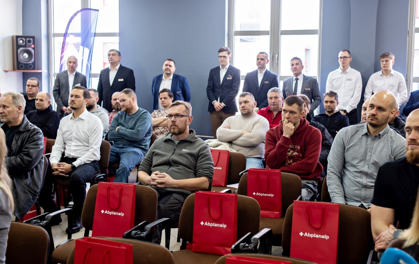 Nowe maszyny CNC w Centrum Kształcenia