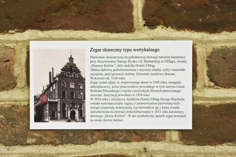 Znów odmierza czas na starówce