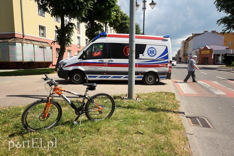  12-latek wjechał rowerem wprost pod samochód