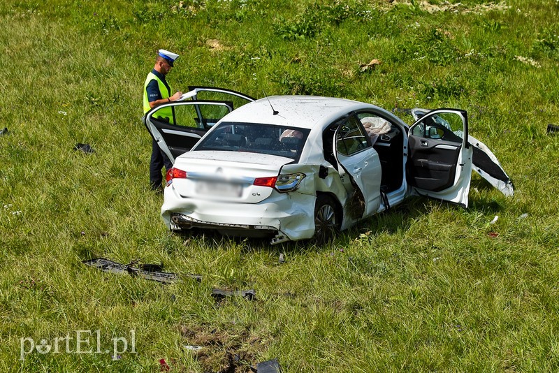 Wypadł z obwodnicy i przeleciał około 30 m