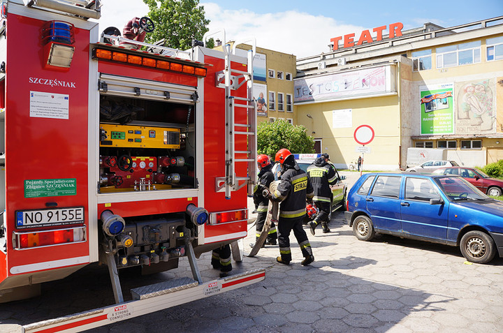 Ćwiczenia strażackie w teatrze
