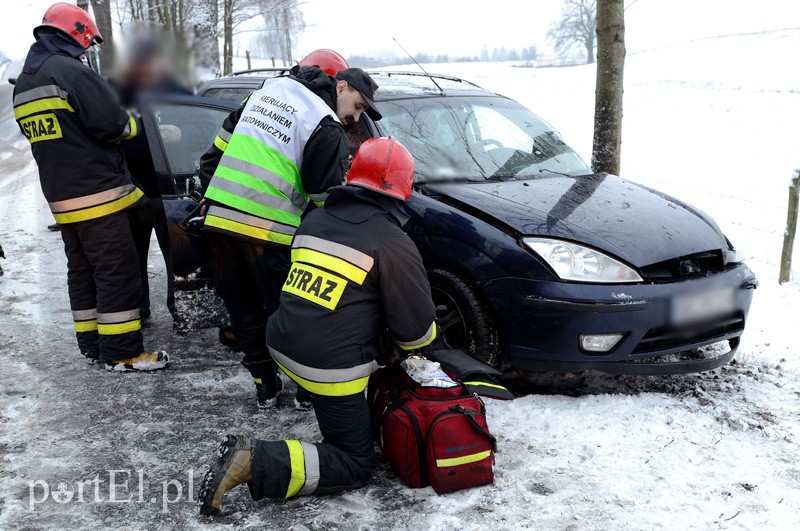 Wypadek na śliskiej drodze nr 509