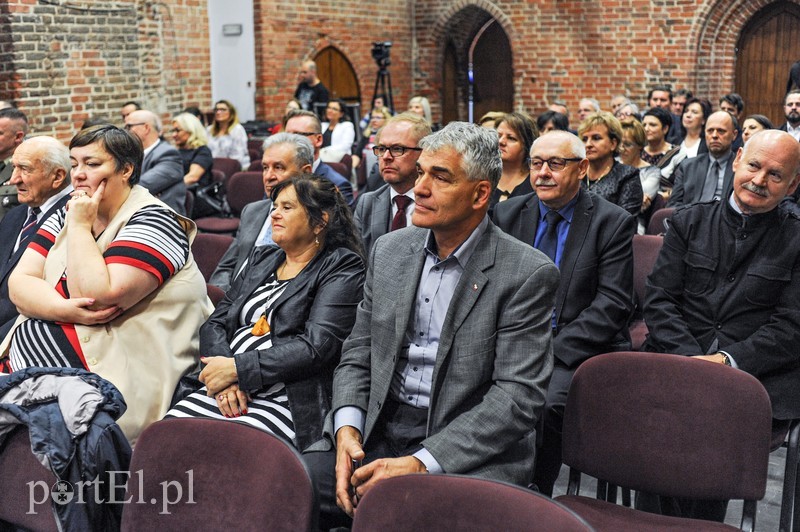 Mniej polityki, więcej współpracy