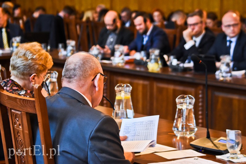 Trwa sesja Rady Miejskiej. Oglądaj na żywo!