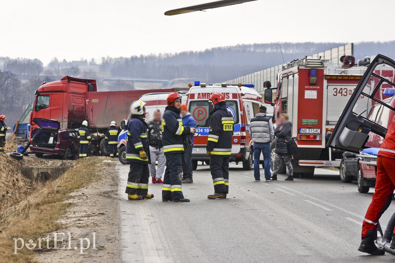 Wypadek na starej siódemce. Pięć osób rannych