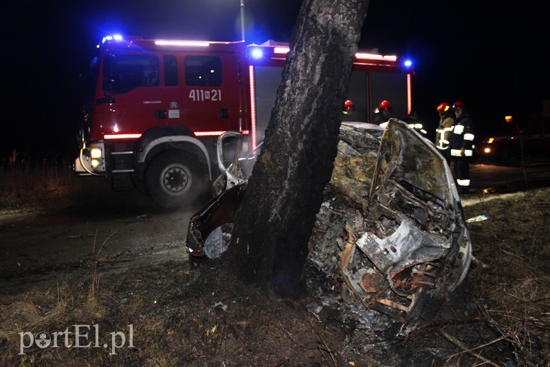 Tragedia pod Wilczętami. W aucie zginęło pięć młodych osób