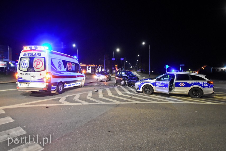 Czołowe zderzenie na al. Tysiąclecia, kolejne odebrane prawo jazdy