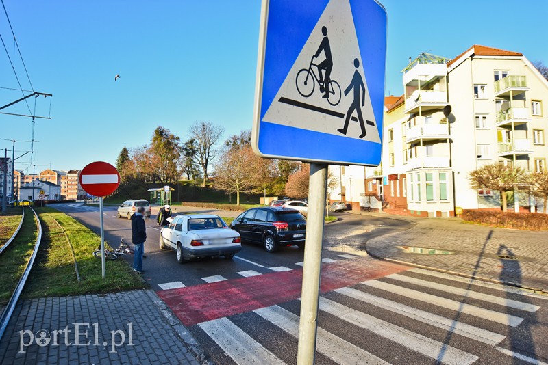 Potrącenie rowerzystki na przejściu dla pieszych