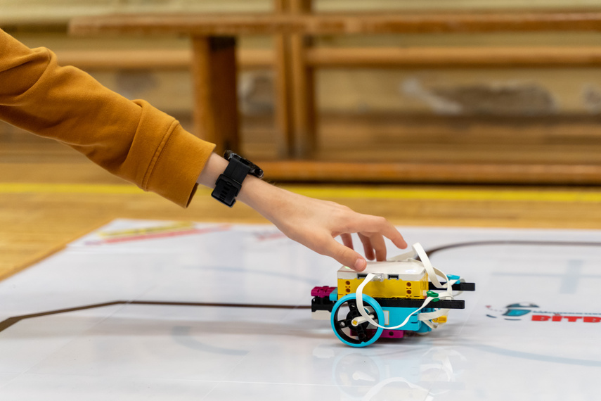Ludzie, roboty, programowanie i rywalizacja