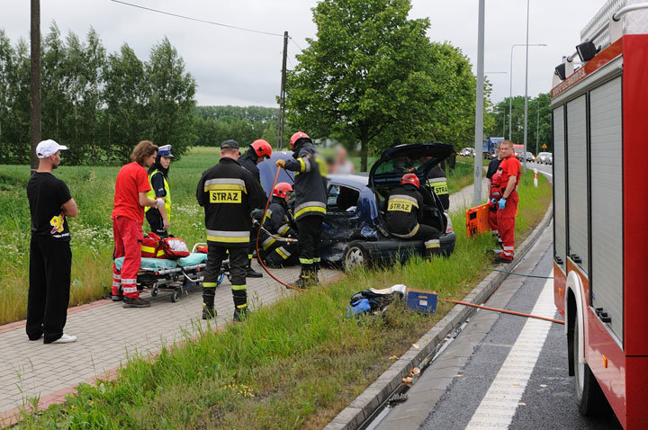 Wypadek w Kazimierzowie - dwie osoby w szpitalu