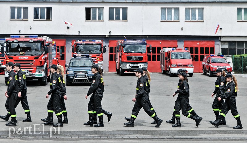 Po prostu wykonują swoją pracę, ale raz do roku świętują