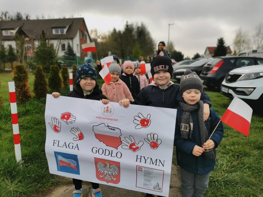 „Żywa” lekcja patriotyzmu w Przedszkolu i Żłobku Mały Europejczyk w Elblągu