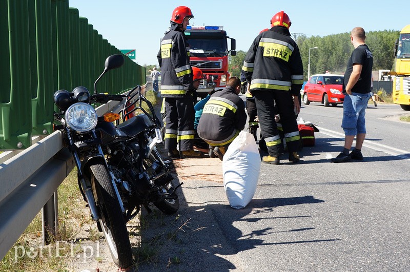 Wypadek w Nowinie: ranny motorowerzysta w szpitalu
