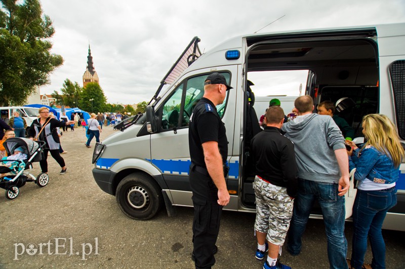  Policyjny festyn w deszczu
