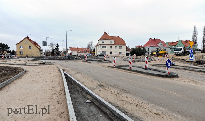 Tak powstaje rondo na Lotniczej
